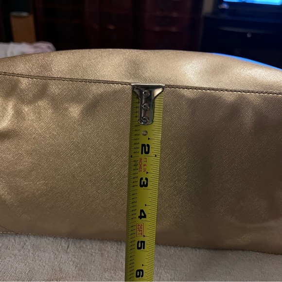 Michael Kors Jet Set Travel Tote - Picture 3 of 13